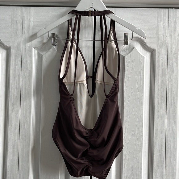 ☀️🏝️VINCE CAMUTO Plunging V-neck Swimsuit 8 - Picture 8 of 12